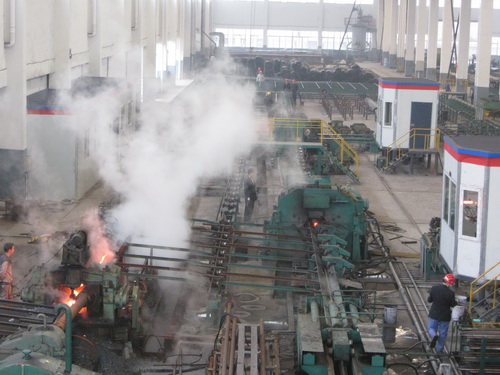 湖北无缝钢管厂家生产车间